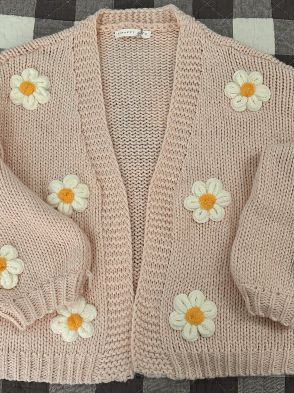 Altar’d State 3D Daisy Open-Front Cardigan – Light Pink – Size Large - CG0517 - Picture 2 of 8